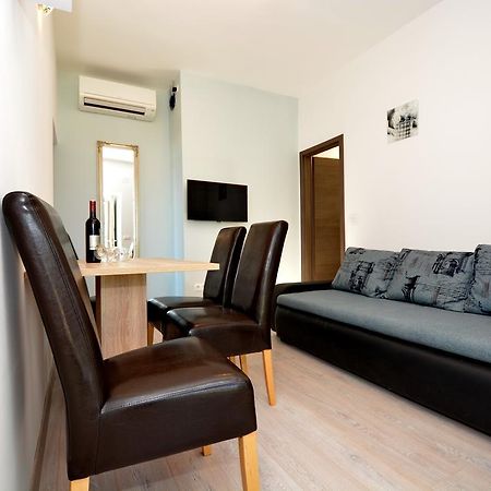Apartments Clara Nin Zewnętrze zdjęcie