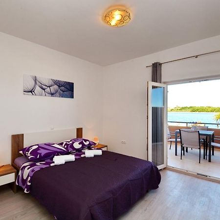 Apartments Clara Nin Zewnętrze zdjęcie