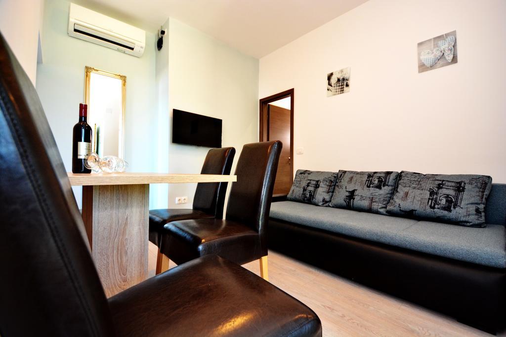 Apartments Clara Nin Zewnętrze zdjęcie