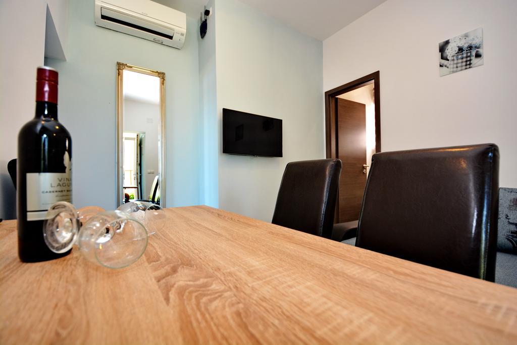 Apartments Clara Nin Zewnętrze zdjęcie